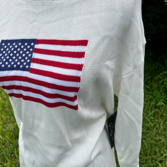 NWT United States Flag Sweater - Picture 2 of 2